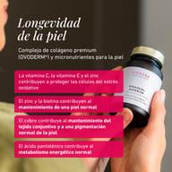 MIRASKIN+ SUPERIOR, frasco de vidrio ámbar, mano sujetando el producto, rostro parcialmente visible, torso, campos de texto superpuestos