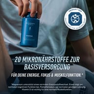 Osoba drží fľašu BIOGENA SPORTS Essentials vedľa futbalovej lopty. Text zdôrazňuje 20 mikroživín na podporu energie, sústredenia a funkcie svalov. Produkty sú testované podľa Cologne List®.