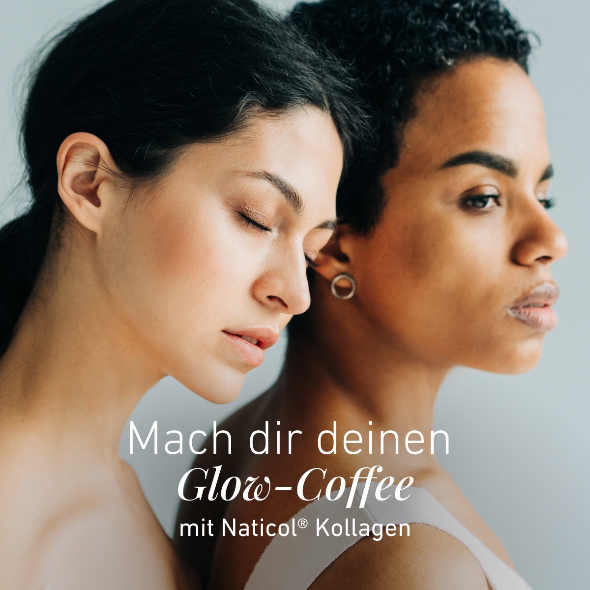 Due persone con pelle luminosa. Testo: «Prepara il tuo Glow Coffee con il collagene Naticol®». Beauty routine quotidiana con collagene di alta qualità.