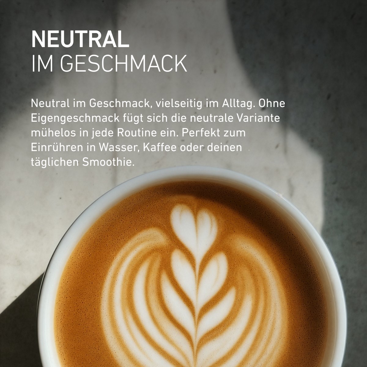 Tazza di caffè con latte art. Testo: collagene dal gusto neutro, ideale per un uso quotidiano. Si scioglie facilmente in acqua, caffè, tè o frullati senza alterarne il sapore.