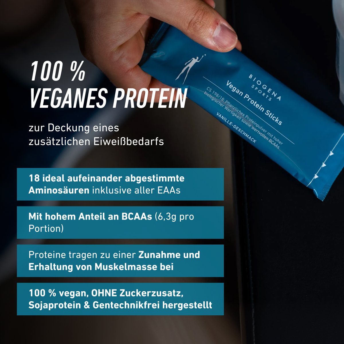 Mână care ține BIOGENA SPORTS Vegan Protein Stick, cu accent pe „100% proteine vegane”, 18 aminoacizi esențiali și BCAA pentru susținerea masei musculare și recuperare.