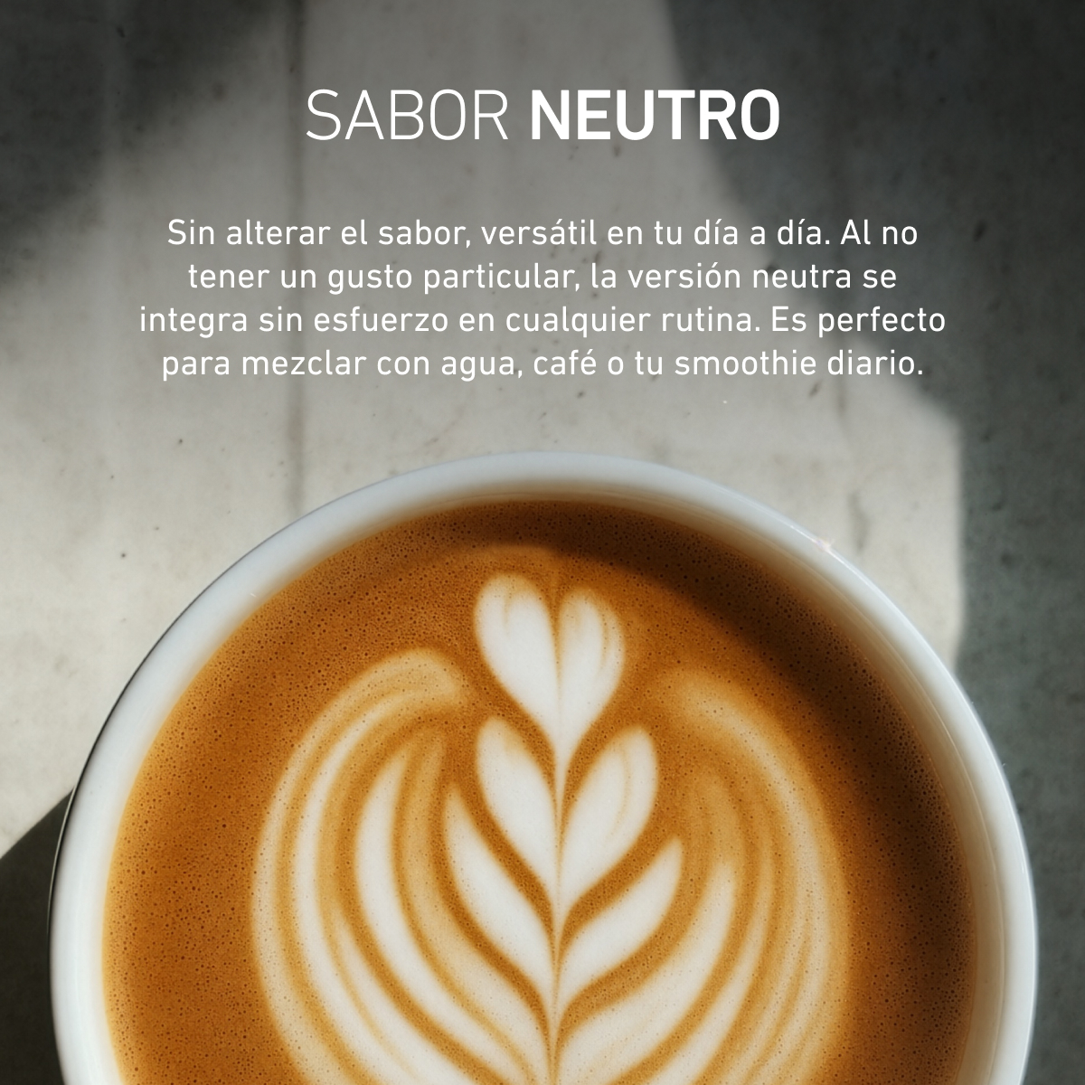 Primer plano de un café con espuma y texto sobre sabor neutro. La imagen explica que el colágeno en polvo se integra fácilmente en agua, café o smoothies sin alterar el sabor.