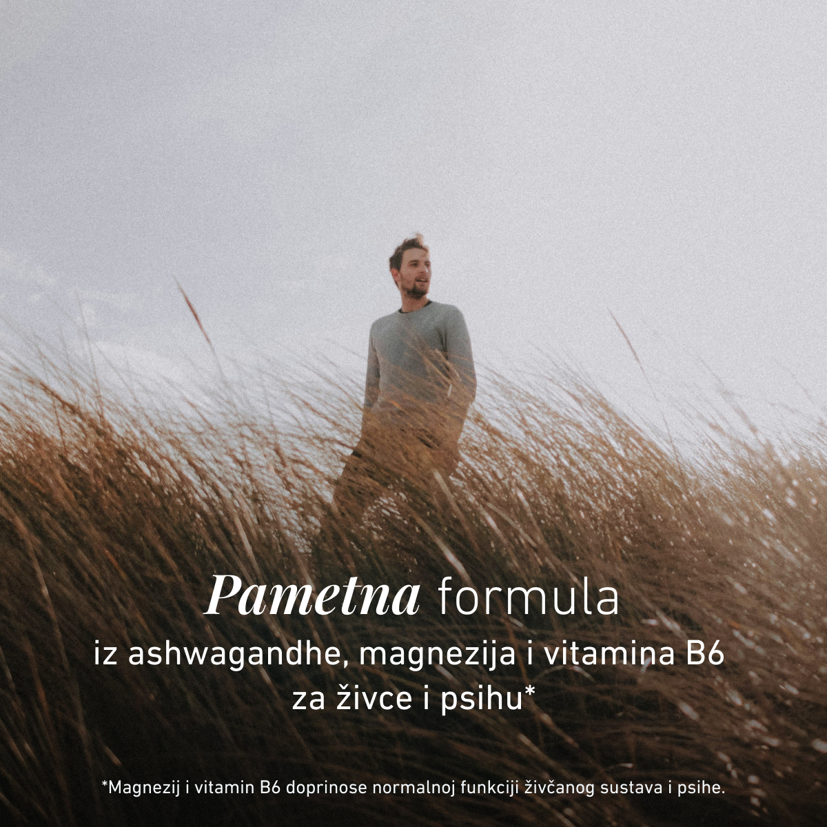 Mężczyzna w jaskini. Roślinna formuła Ashwagandhy z magnezem i witaminą B6 wspiera nerwy i dobre samopoczucie psychiczne.