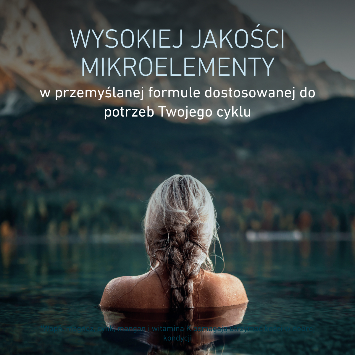 Kobieta z warkoczem w wodzie, patrzy na góry. Tekst: "Równowaga hormonalna – mikroskładniki dla cyklu kobiecego, witamina B6, magnez, żelazo i ryboflawina wspierają energię i funkcje poznawcze