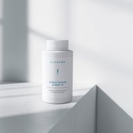 BIOGENA Aufbau Formula B-MAP 12 Kunststoffflasche, weißer Tisch, weiße Wand, Schatten