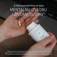 Ręka trzyma otwartą butelkę Biogena Antistress Formula z kapsułką w drugiej ręce, tekst opisujący wsparcie magnezu, kwasu pantotenowego, kwasu foliowego, witaminy B6 i B12 dla nerwów, psychiki, funkcji poznawczych i ukła