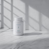 BIOGENA DAOZym recipient din plastic, recipient alb pe suprafață de marmură, umbre de fereastră, perete gri