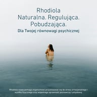 Kobieta spokojnie stojąca w wodzie, z tekstem o różeńcu górskim, równowadze psychicznej oraz wsparciu przy stresie emocjonalnym i sprawności umysłowej.