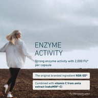 Kobieta idzie polną drogą, tekst o aktywności enzymatycznej, silne działanie enzymów 2.000 FU na kapsułkę, zawiera oryginalny NSK-SD® i witaminę C z ekstraktu Amla.