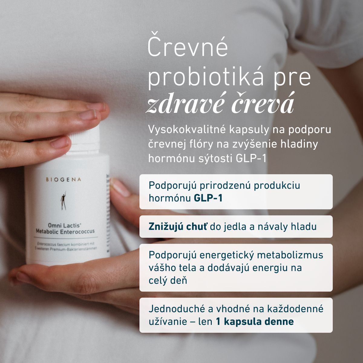 Osoba drží fľašu BIOGENA Omni Lactis® Metabolic Enterococcus. Text predstavuje podporu prirodzenej tvorby GLP-1, zníženie chuti do jedla, podporu energetického metabolizmu a jednoduché užívanie – 1 kapsula denne.