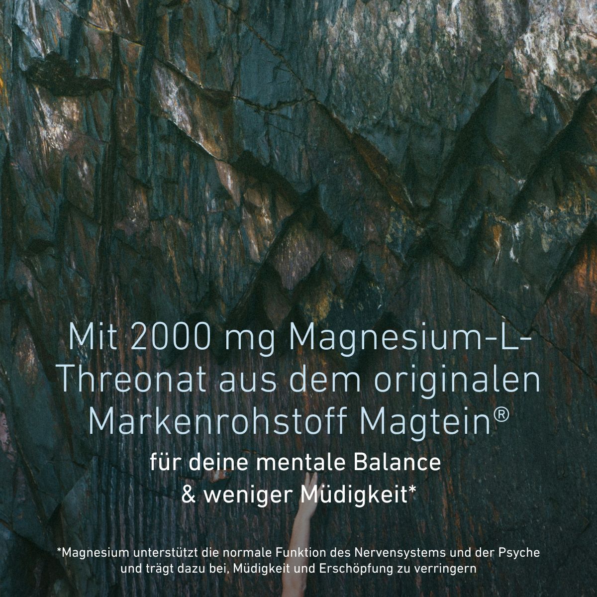 Felswand mit Hinweis auf 2000 mg Magnesium-L-Threonat aus originalem Magtein® für mentale Balance und weniger Müdigkeit.