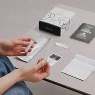 BIOGENA Pets Dog Check DNA-Testkit mit Probenröhrchen, Speichelabstrich, Anleitung und Versandmaterial für die einfache Probenentnahme zu Hause.