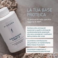 Flacone BIOGENA Aufbau Formula B-MAP® 12 su una superficie in pietra. Contiene 12 aminoacidi nel rapporto B-MAP®: otto essenziali e quattro condizionatamente essenziali. Le proteine contribuiscono alla crescita muscolare