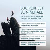 Doi alpiniști pe un vârf stâncos ilustrează BIOGENA CalMaCit cu calciu și magneziu. Mineralele contribuie la funcționarea normală a mușchilor, oaselor, dinților, metabolismului energetic și sistemului nervos.