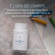 BIOGENA Junior Ausgleich Formula + CoQ10 accanto a matite colorate e un quaderno. Nutrienti per il sistema nervoso, la funzione psicologica e cognitiva, ideali durante i compiti.