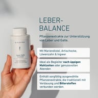 BIOGENA Leber Galle Formula tenuto in mano. Estratti vegetali con cardo mariano, carciofo, tarassaco e zenzero per supportare fegato e cistifellea, ideale dopo pasti abbondanti.