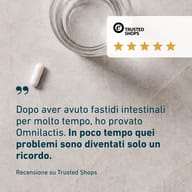 Capsula di BIOGENA Omni Lactis® 20 accanto a una recensione Trusted Shops a cinque stelle che descrive un’esperienza positiva con il prodotto.