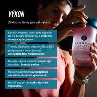 Športovkyňa s nápojom BIOGENA SPORTS Performance. Obsahuje živiny podporujúce energetický metabolizmus, normálnu funkciu svalov, duševnú výkonnosť a elektrolytickú rovnováhu.