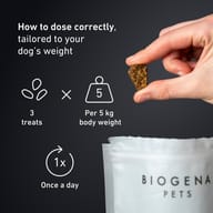 BIOGENA PETS pouch, hand holding treat, text 3 treats, per 5 kg, 1x day, black background