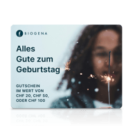 BIOGENA Buon compleanno Gutscheinkarte, unscharfe Person, Wunderkerze, Funken
