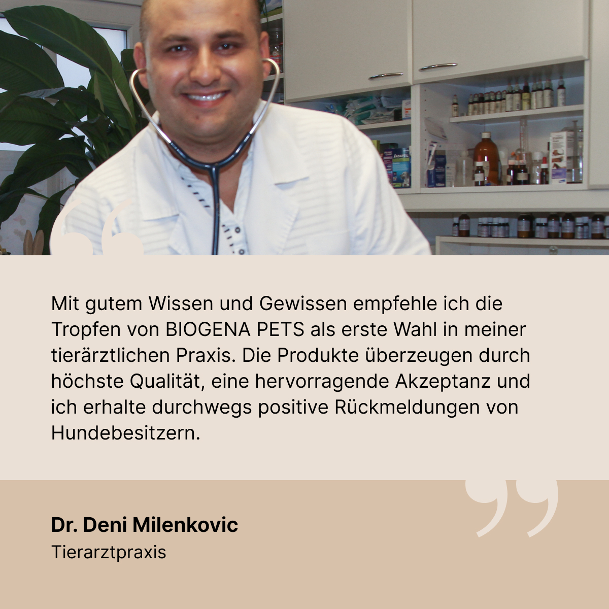 portrait_von_dr_deni_milenkovic_mit_stethoskop_in_tierrztlicher_praxis_zitat_er_empfiehlt_biogena_pets_tropfen_wegen_hoher_qualitt_guter_akzeptanz_und_positiver_rueckmeldungen_von_hundebesitzern_beiger_hintergrund_